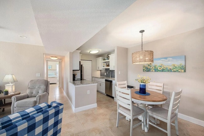 Kitchen & Dining - 455 Alt 19 S