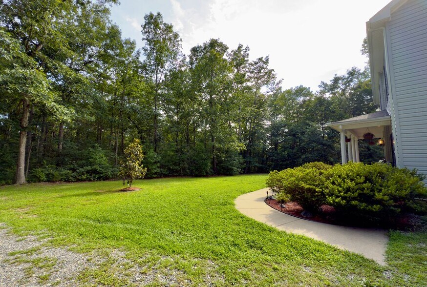 Building Photo - 864 Ridgemont Dr