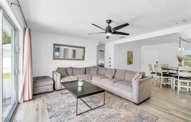 Building Photo - 1661 Coronado Rd