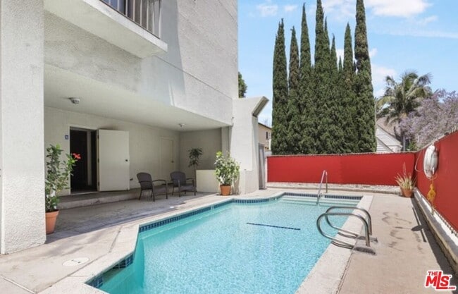 Building Photo - 10751 Wilshire Blvd