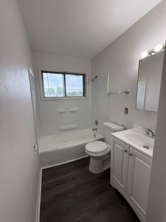 Building Photo - LIMITED TIME**NO APPLICATION FEE**1/2 OFF DEPOSIT**