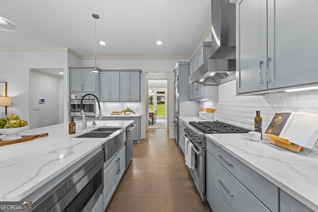 Building Photo - 1742 Helen Dr NE