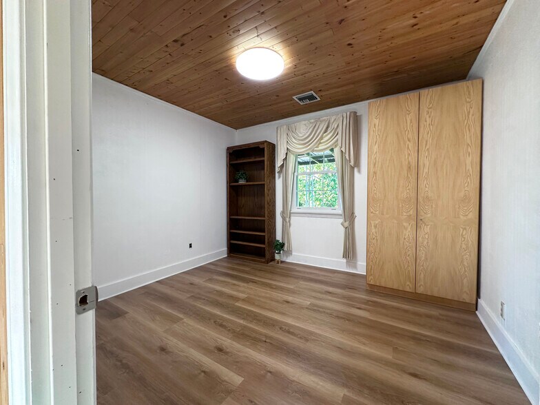 Building Photo - 7445 Orion Ave