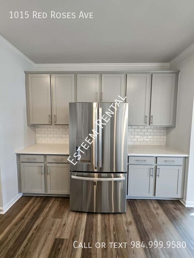 Building Photo - 1015 Red Roses Ave