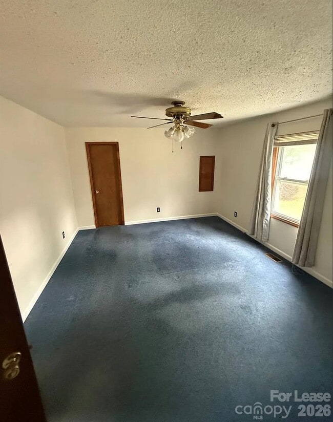 Building Photo - 2885 Fair Oaks Dr