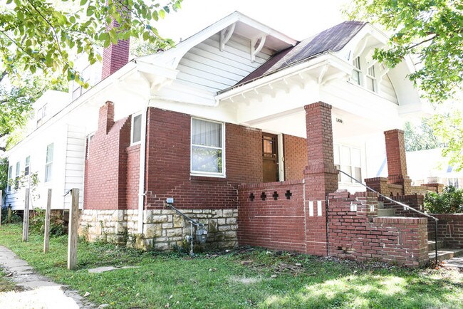 Building Photo - Beautiful Renovated 4 Bed 2 Bath Home
