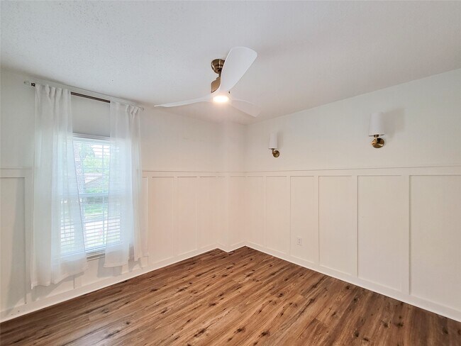 Building Photo - 8123 Sunny Ridge Dr