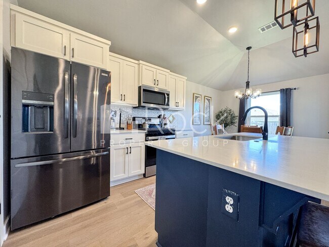 Building Photo - 3-bedroom home with Storm Shelter in Westmoore area