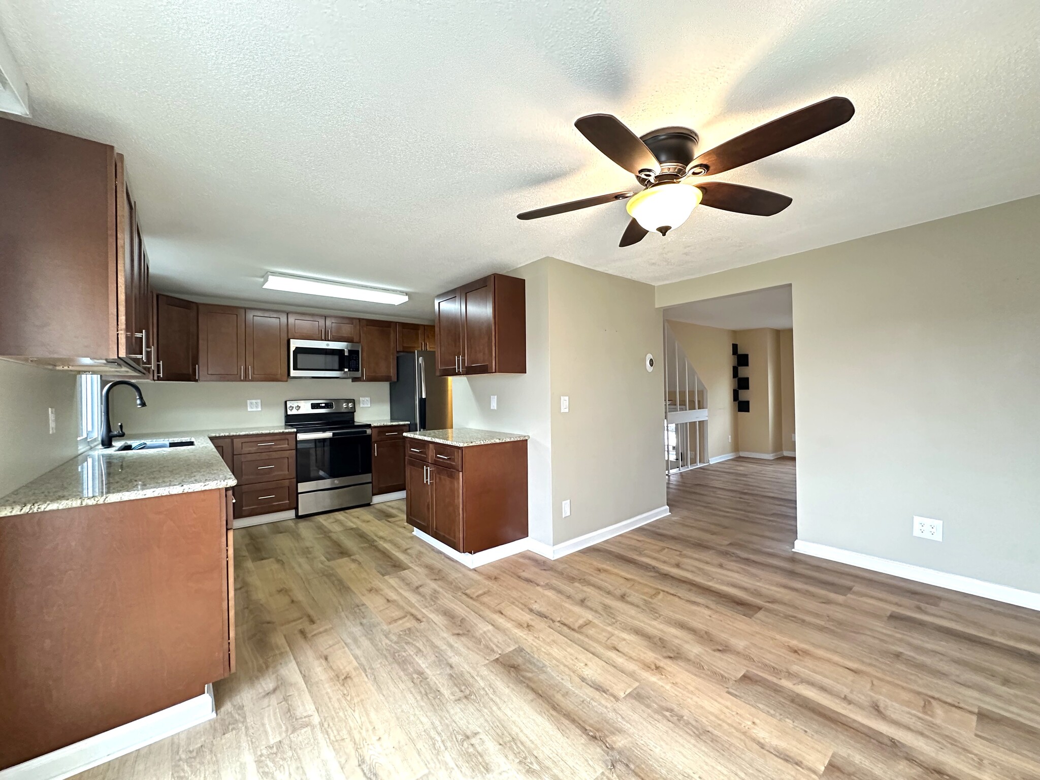 Building Photo - 362 Cameco Cir