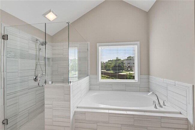 Building Photo - 185 Sierra Cir