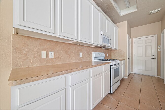 Building Photo - 5626 Claybeck Ln