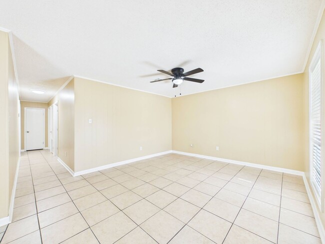 Building Photo - NEW ON MARKET  BREAUX BRIDGE!