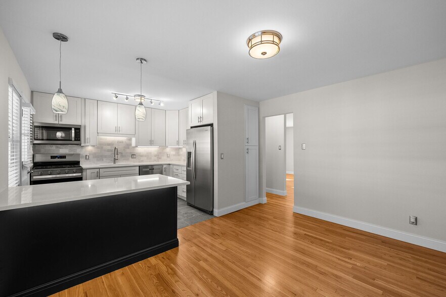 Building Photo - 235 W Washington Ave