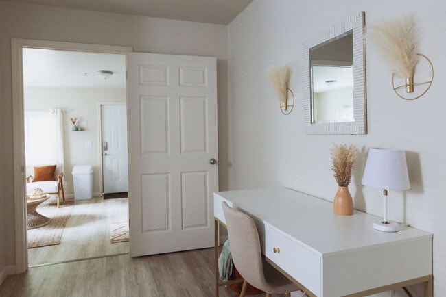 Building Photo - 308 Lamont St