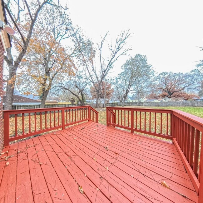 Building Photo - Beautiful 3 bedroom 1 bathroom home