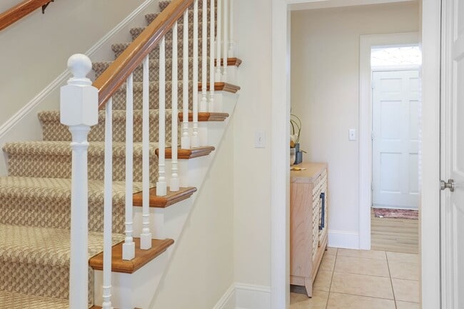 Building Photo - Georgian-Style Townhome Located At Bishops Court at The Oaks Preserve!