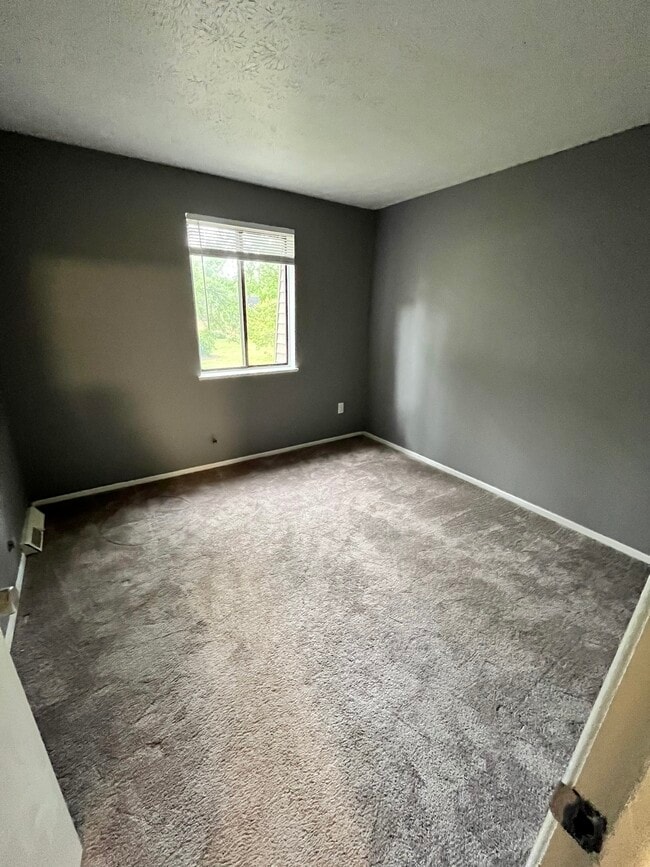 Building Photo - 216 Moore Rd