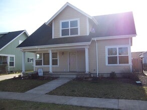 Building Photo - Available Now! 3 Bedroom ~ 1.5 Bathroom House Located in South Corvallis with A/C