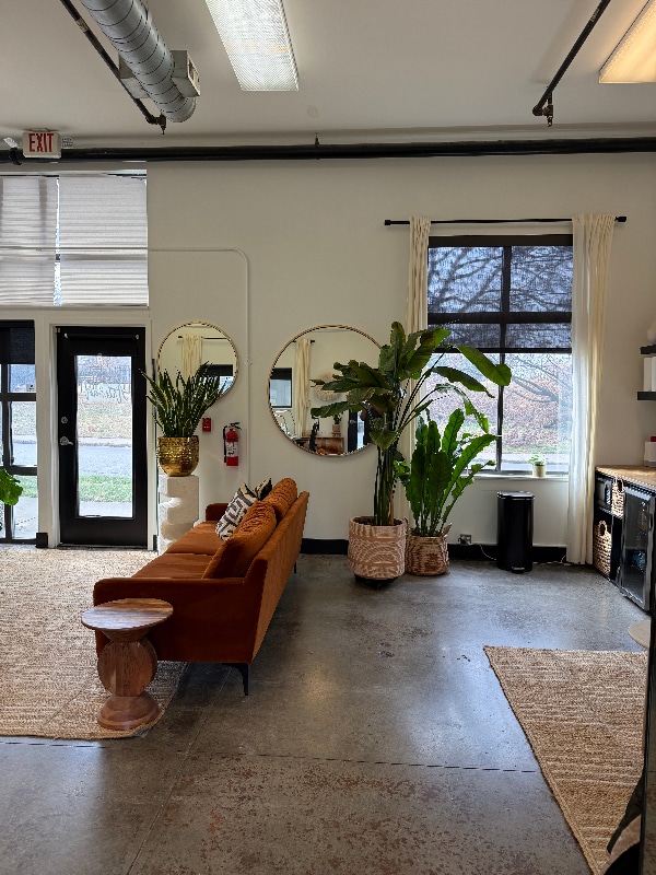 Building Photo - 532 W 10th St