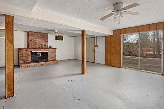 Building Photo - Nice Brick Ranch in Arden - New Back Deck!
