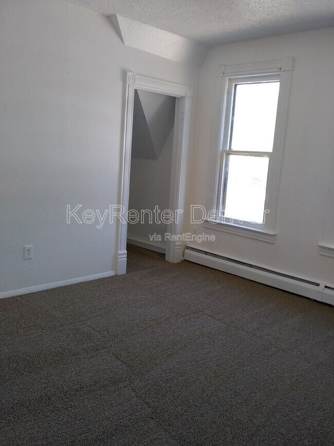 Building Photo - 1118 6th St