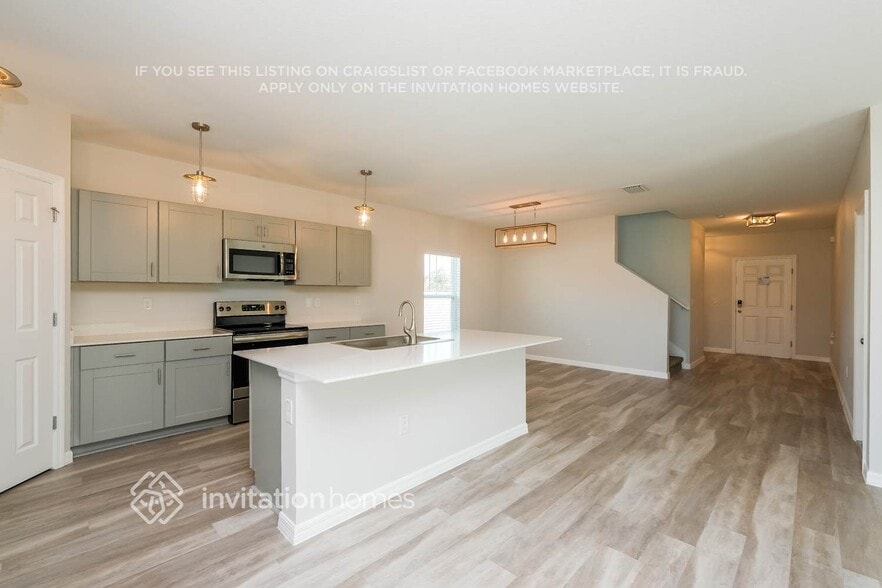Building Photo - 13103 Fruitville Way