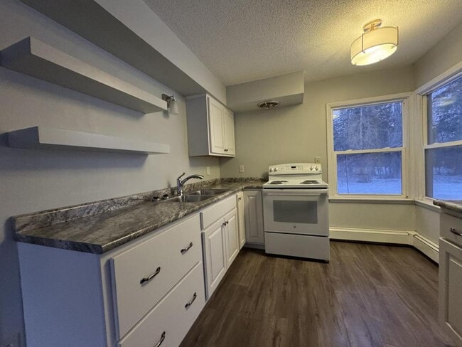 Building Photo - 1522 N 28th St