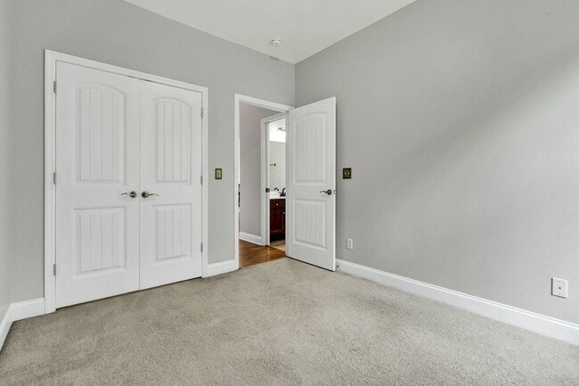 Building Photo - 955 Dodie Dr