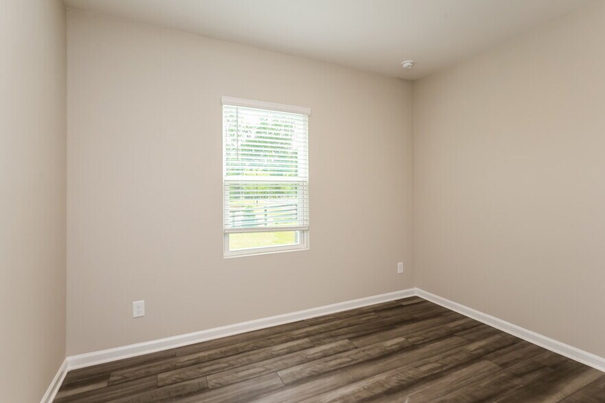 Building Photo - 99 Hyde Park