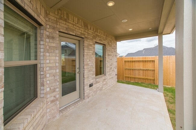 Building Photo - 10539 Preserve Wy