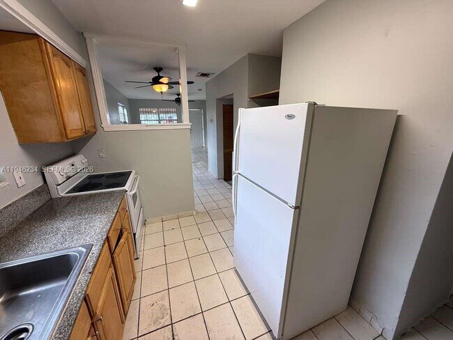 Building Photo - 8201 NW 5th Ct