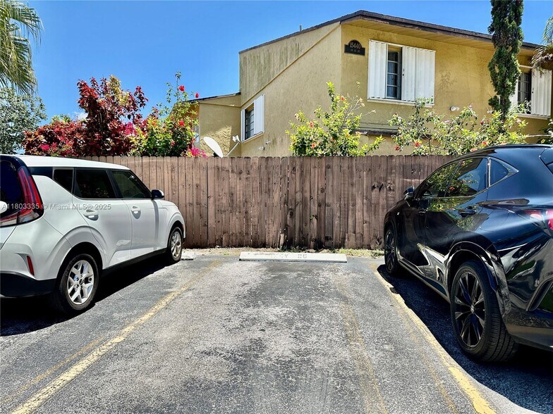 Building Photo - 15430 SW 82nd Ln