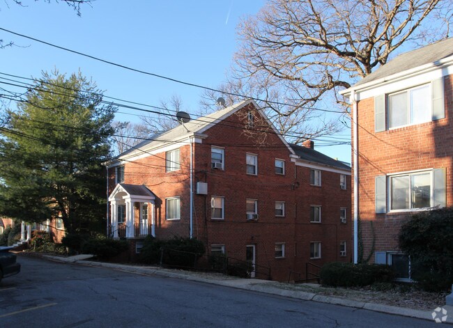 Building Photo - 8802 Plymouth St
