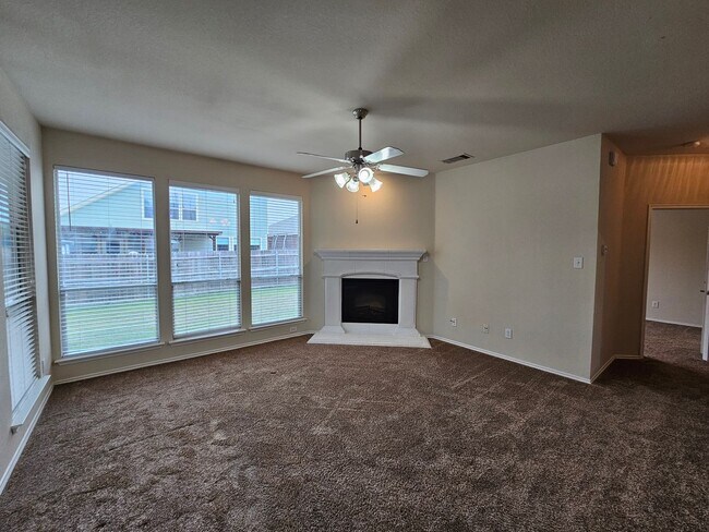 Building Photo - Available now ready for immediate move in