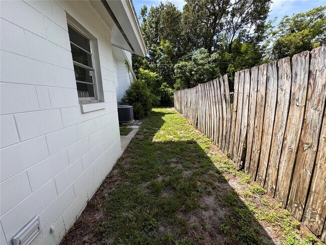 Building Photo - 5260 Lima Pl