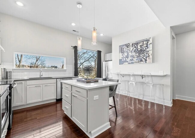 Building Photo - 1240 2nd Ave S