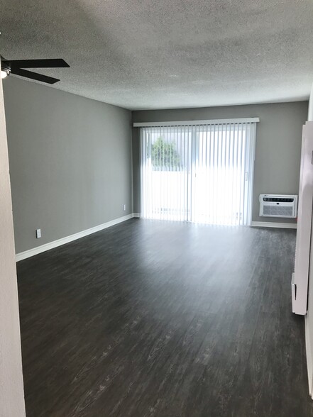 living room - Brentwood Apartments