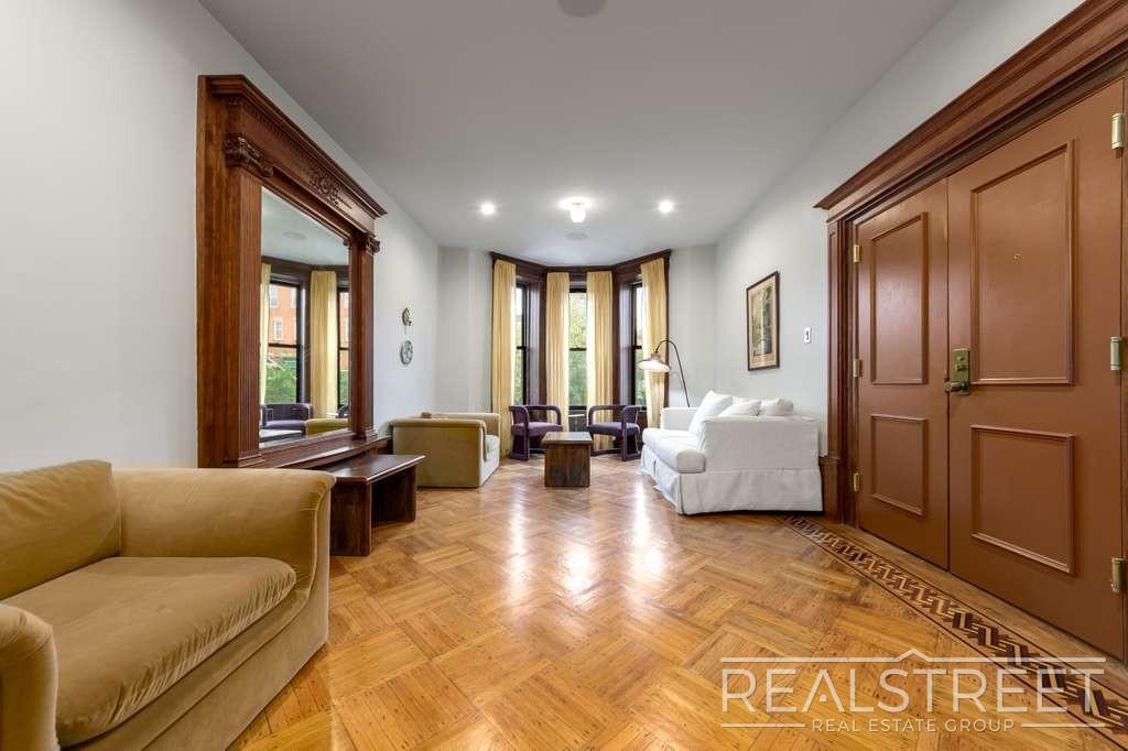 Building Photo - Luxury 4-Bed, 3.5-Bath Duplex with Private...