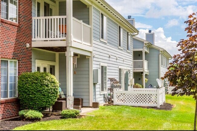 Building Photo - Crestmont 104