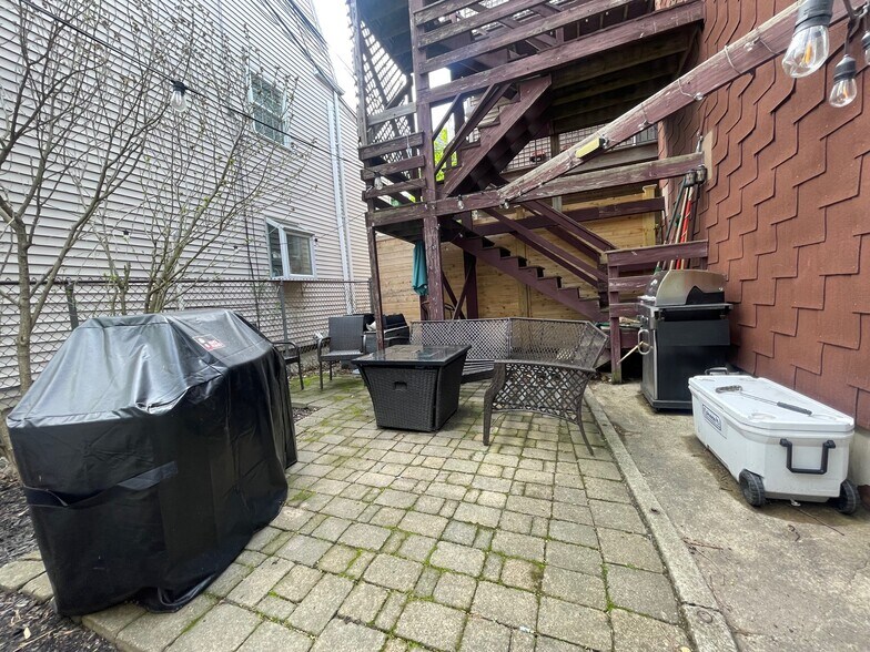 Building Photo - 30 Vinton St