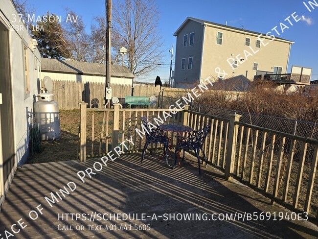 Building Photo - Adorable small 2 BR trailer near the water...