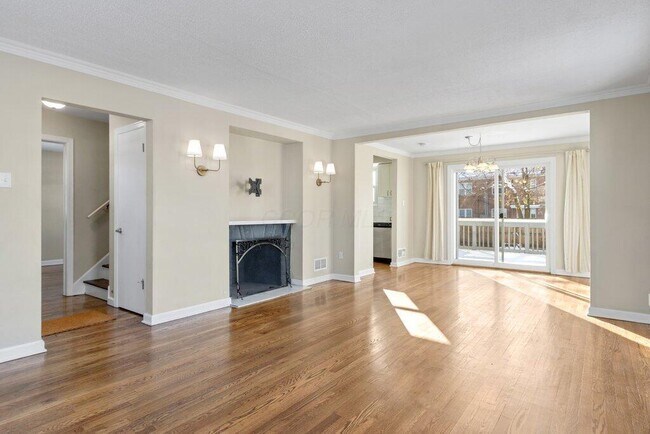 Building Photo - 2063 Inchcliff Rd