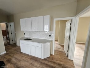 Building Photo - 518-520 E 23rd St