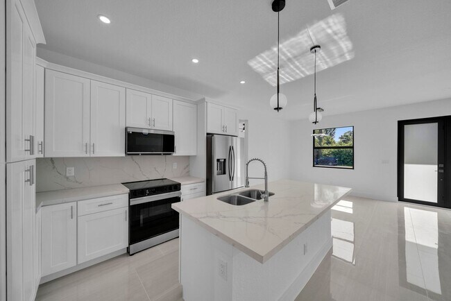 Building Photo - 73 Flamingo Blvd