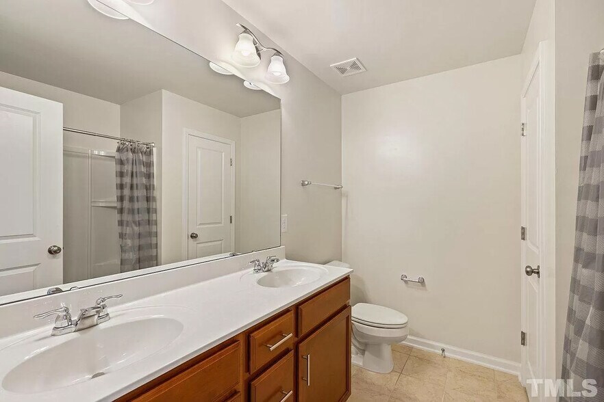 Building Photo - 815 Bristol Bridge Dr