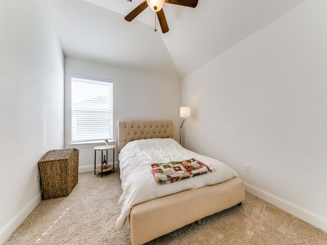 Building Photo - This home is a must see!!