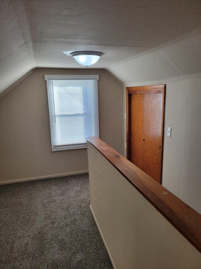 Building Photo - 332 Ashwood Ave