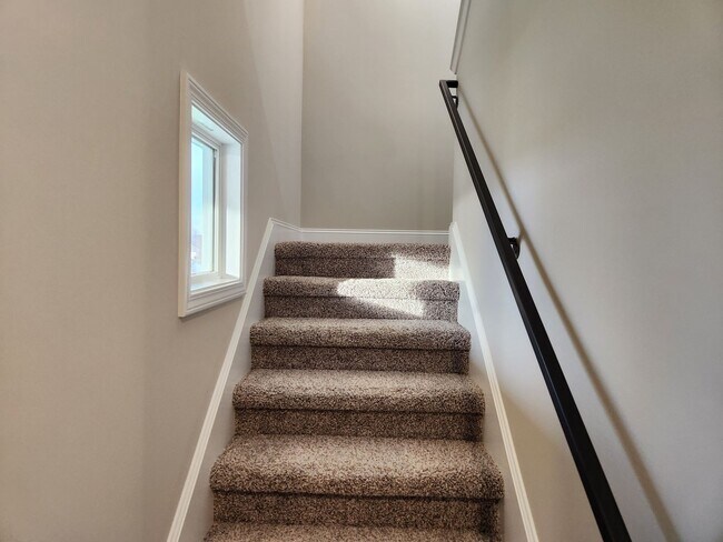 Building Photo - Welcome to Clarksville!