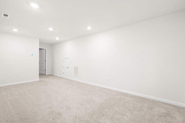 Building Photo - Amazing Durham Location - Easy commute to RTP, Brier Creek