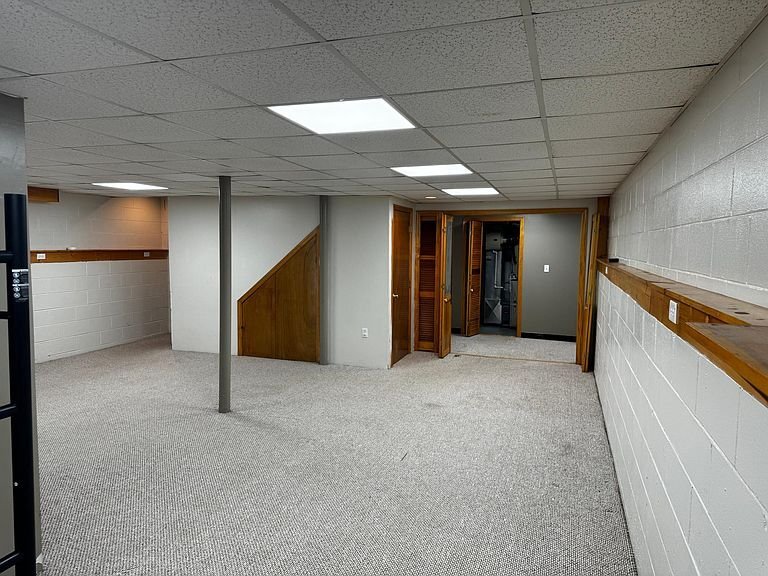 Building Photo - 881 Linden Ave